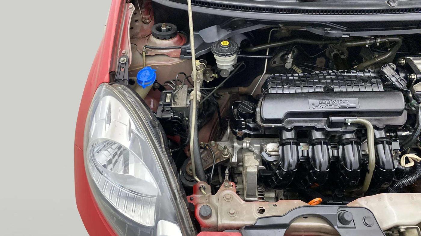 2015 Honda Brio VX MT, Petrol, Manual, 85,957 km, Engine View - Right