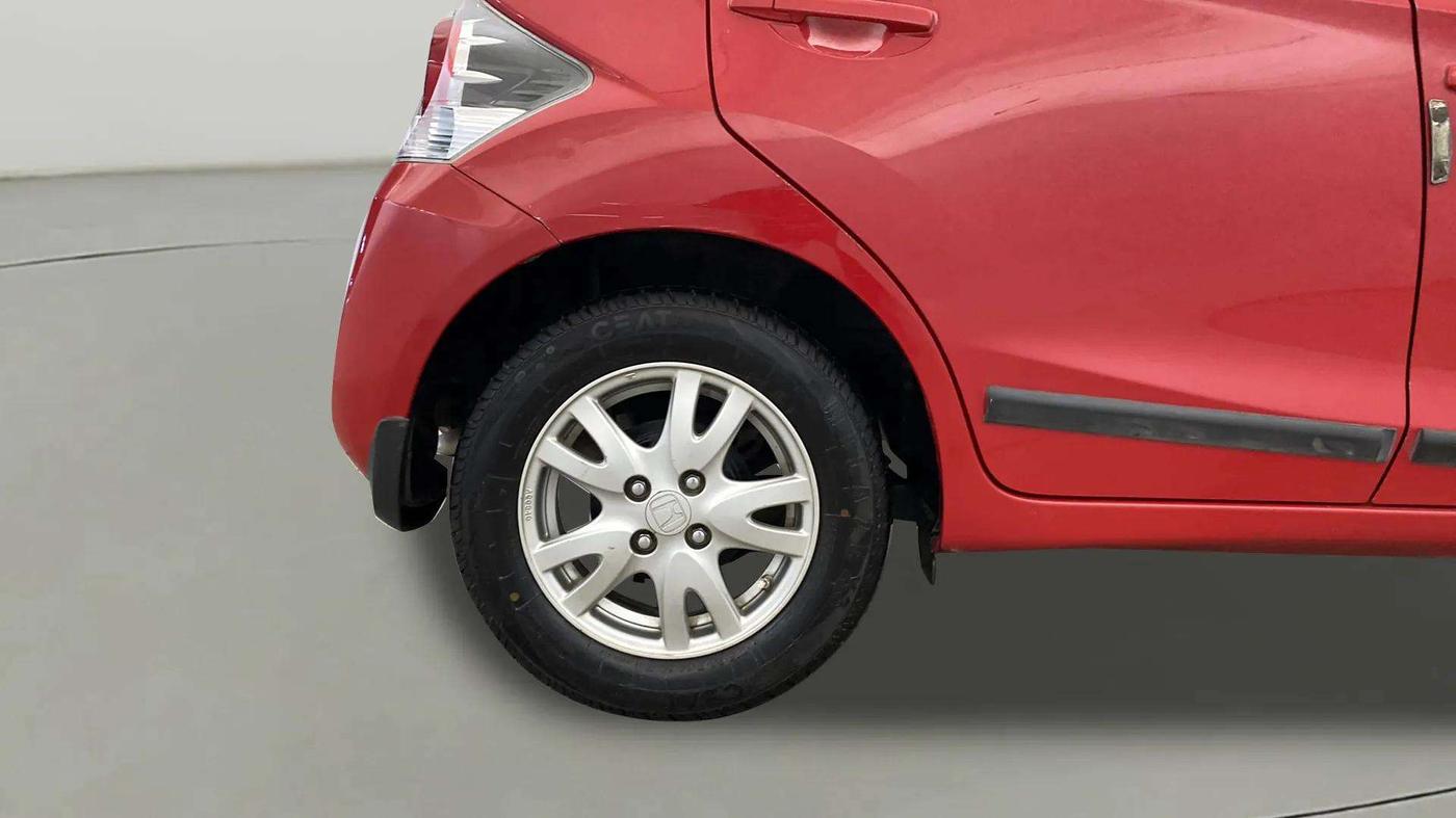 2015 Honda Brio VX MT, Petrol, Manual, 85,957 km, Right Rear Wheel
