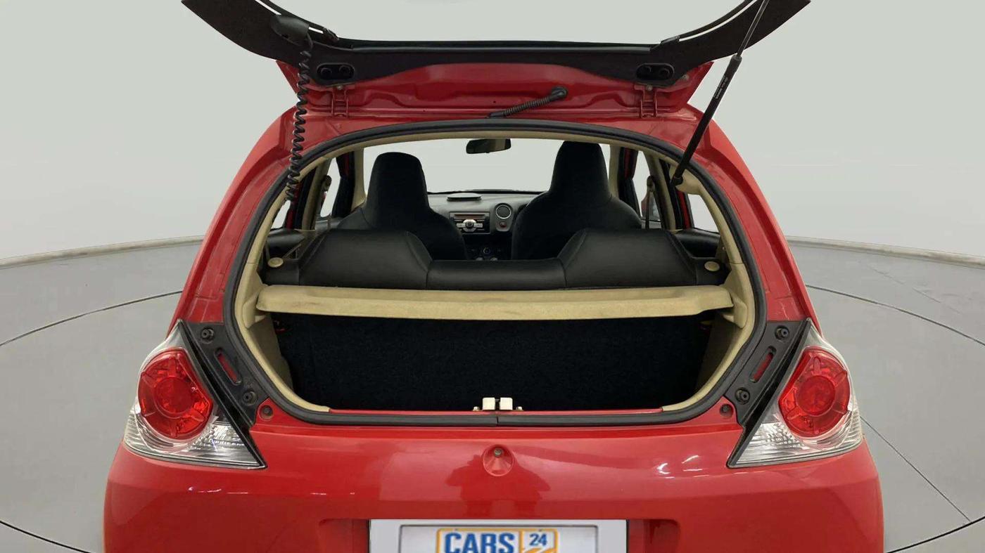 2015 Honda Brio VX MT, Petrol, Manual, 85,957 km, Boot Inside