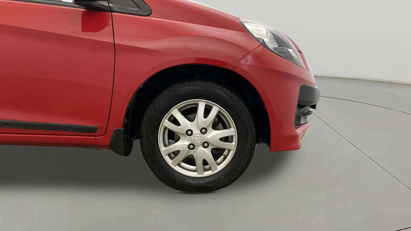 2015 Honda Brio VX MT, Petrol, Manual, 85,957 km, Right Front Wheel
