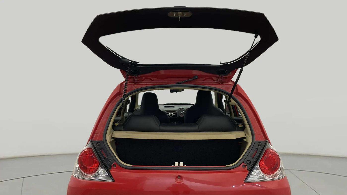 2015 Honda Brio VX MT, Petrol, Manual, 85,957 km, Boot Door Open