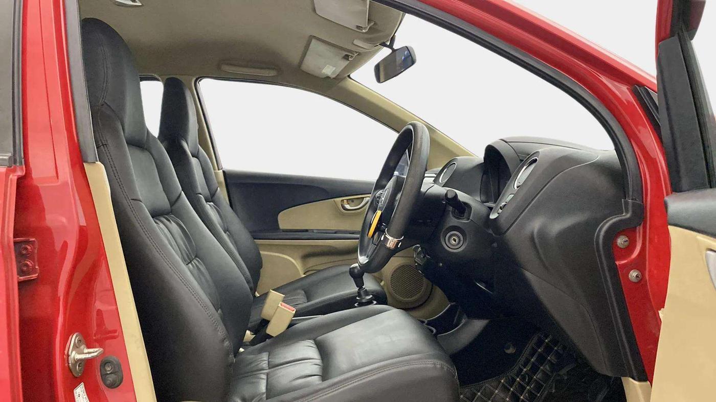 2015 Honda Brio VX MT, Petrol, Manual, 85,957 km, Right Side Front Door Cabin
