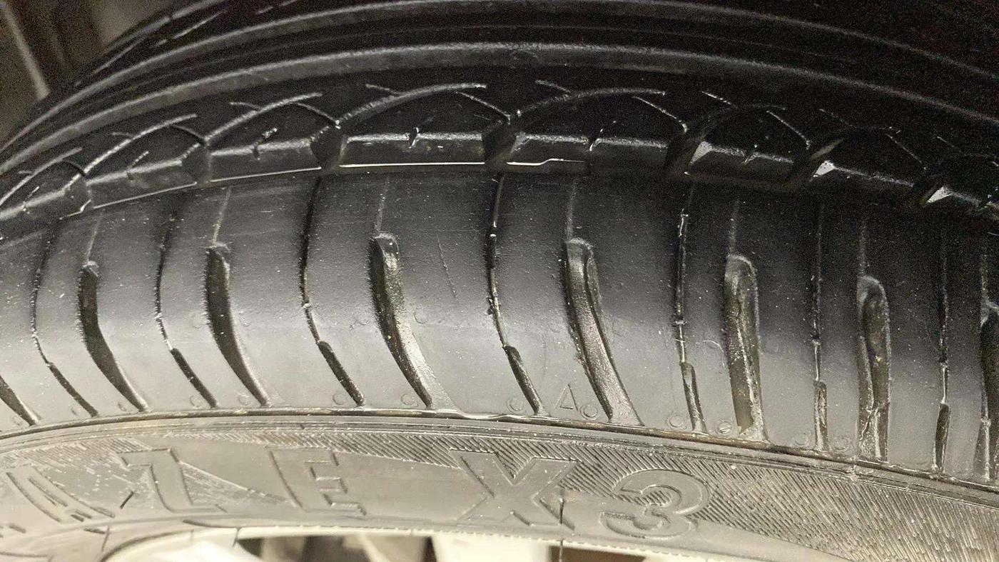 2015 Honda Brio VX MT, Petrol, Manual, 85,957 km, Left Rear Tyre Tread