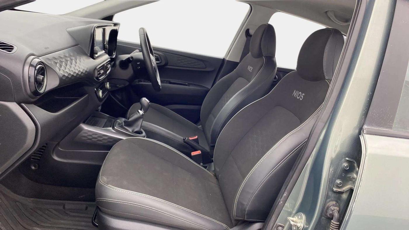 2023 Hyundai GRAND I10 NIOS SPORTZ 1.2 KAPPA VTVT DUAL TONE, Petrol, Manual, 27,994 km, Right Side Front Door Cabin