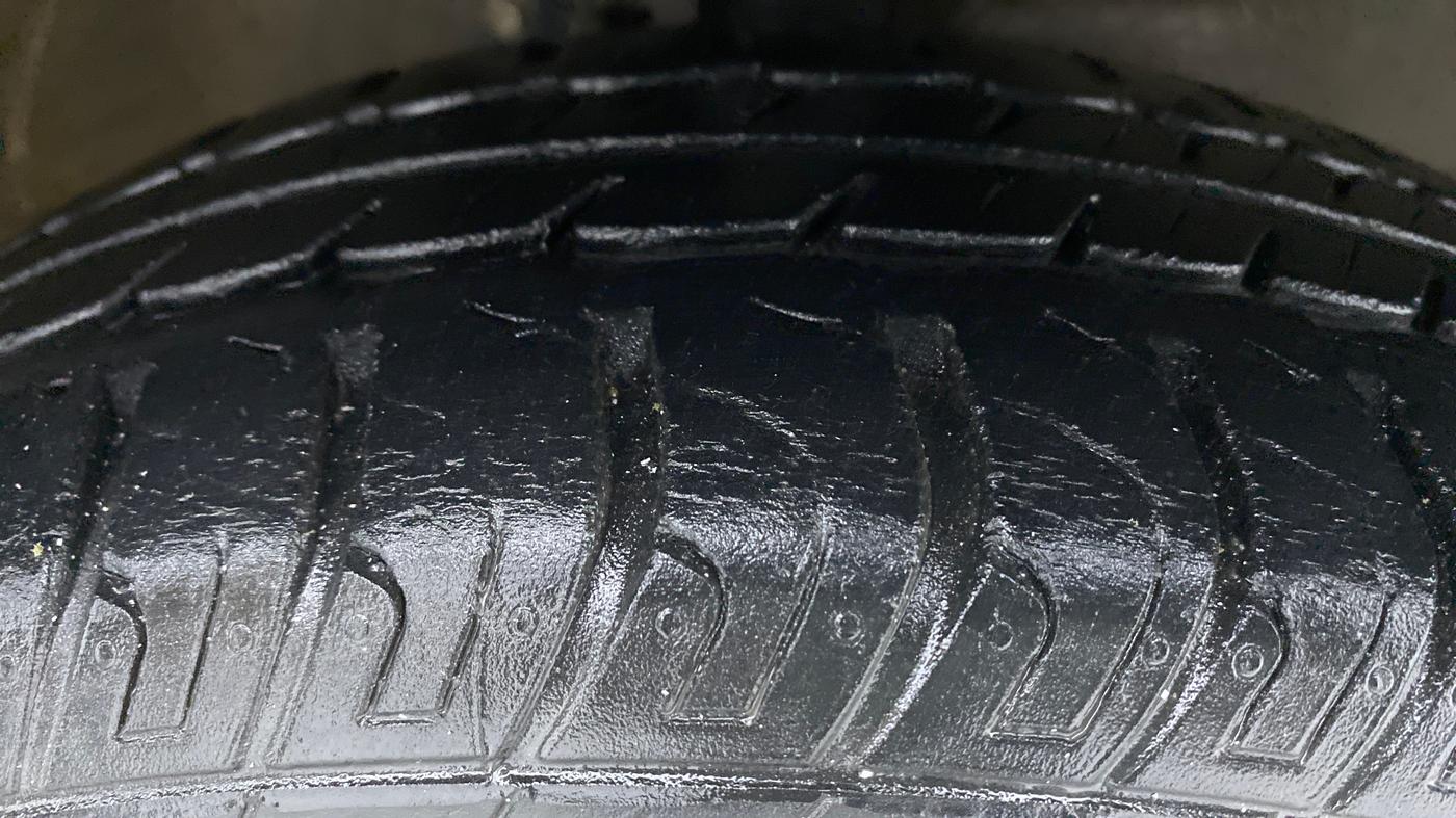 2016 Maruti Wagon R 1.0 VXI, Petrol, Manual, 28,531 km, Right Front Tyre Tread