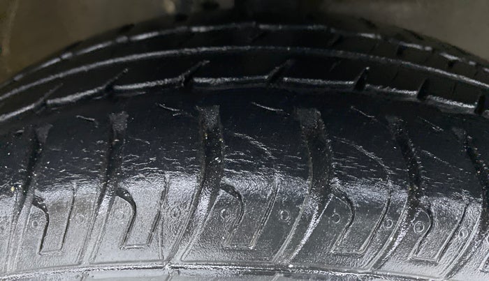 2016 Maruti Wagon R 1.0 VXI, Petrol, Manual, 28,531 km, Right Front Tyre Tread