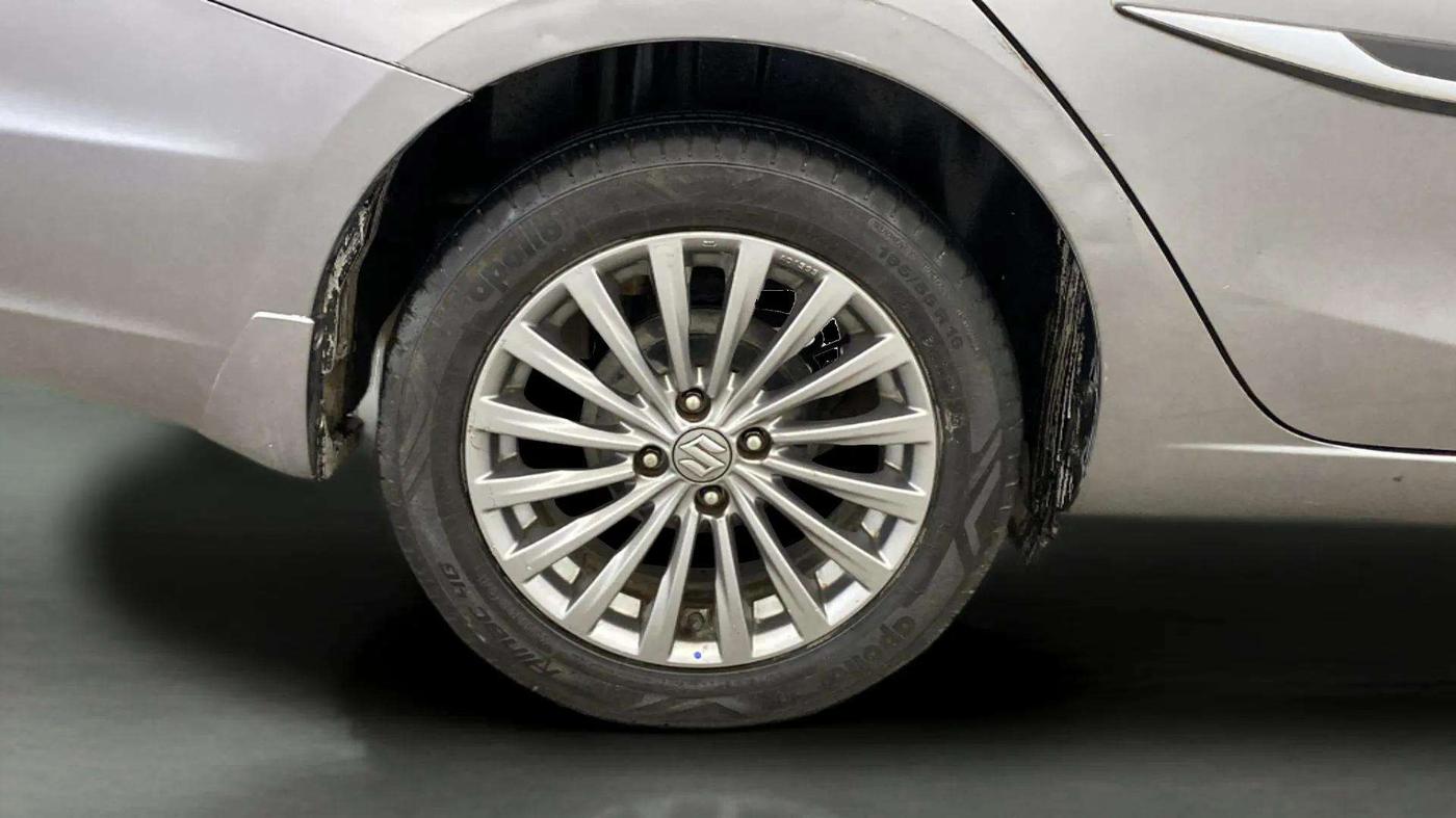 2017 Maruti Ciaz ALPHA  AT 1.4  PETROL, Petrol, Automatic, 98,050 km, Right Rear Wheel