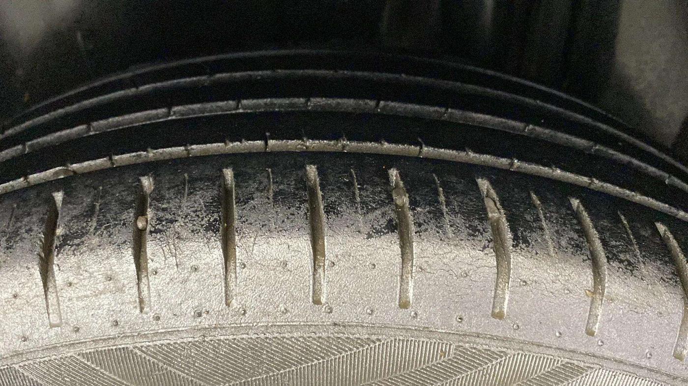2017 Maruti Ciaz ALPHA  AT 1.4  PETROL, Petrol, Automatic, 98,050 km, Left Rear Tyre Tread