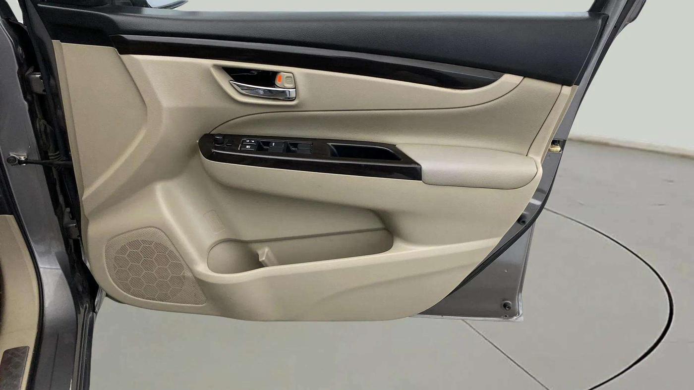 2017 Maruti Ciaz ALPHA  AT 1.4  PETROL, Petrol, Automatic, 98,050 km, Driver Side Door Panels Control