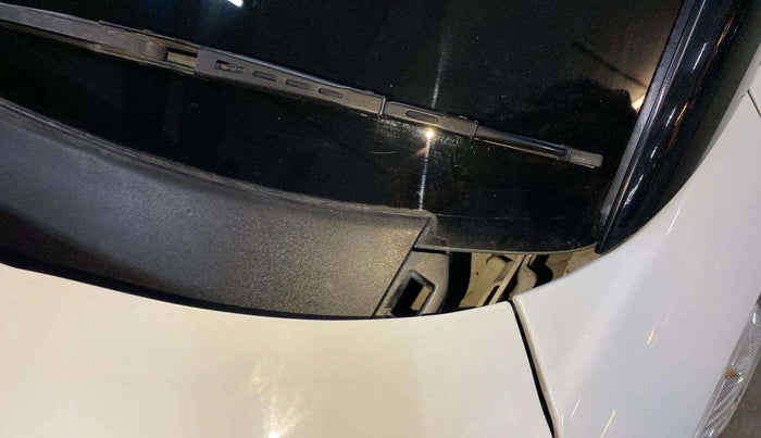 2020 Hyundai VENUE S 1.2, Petrol, Manual, 77,099 km, Bonnet (hood) - Cowl vent panel has minor damage