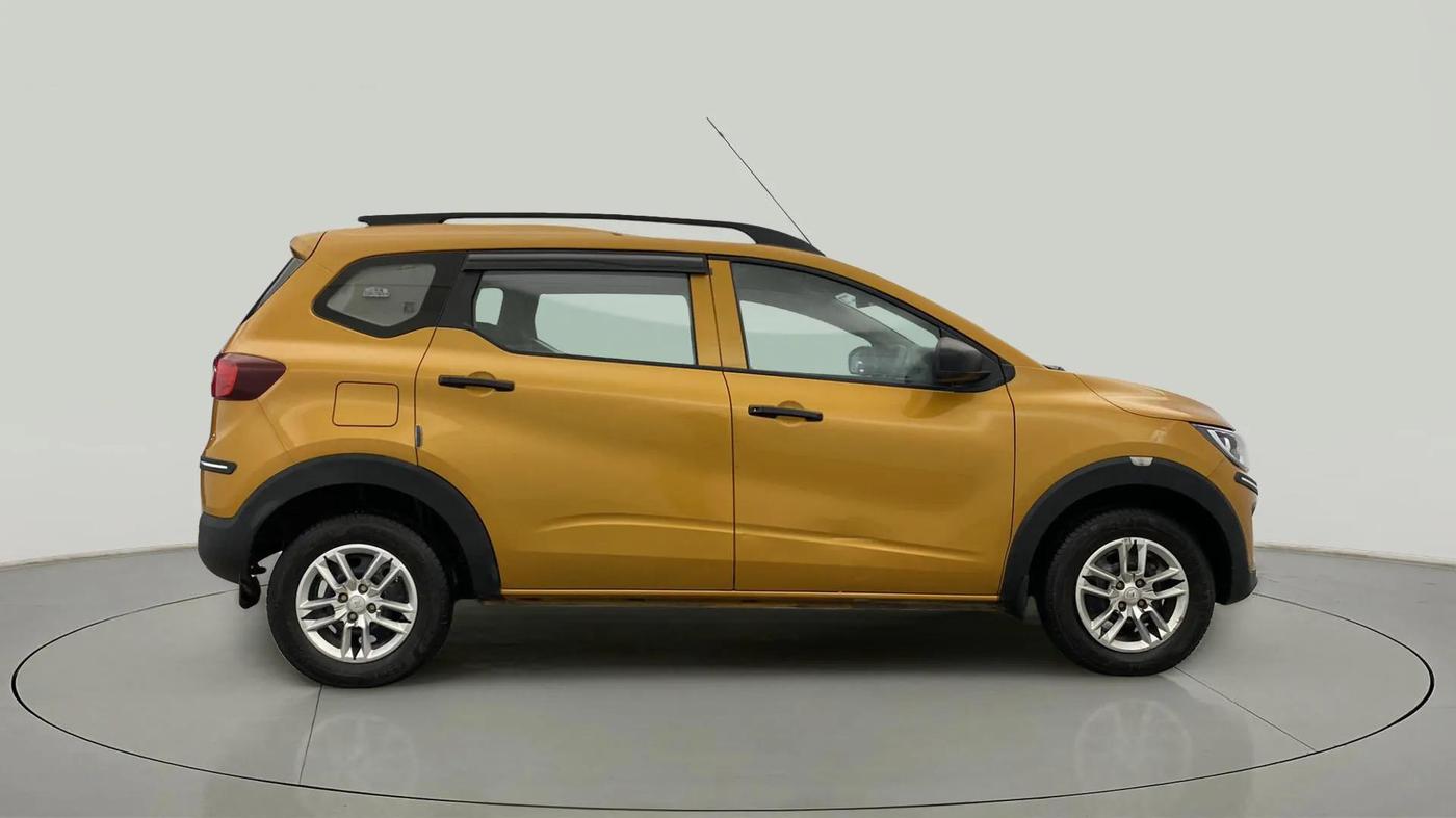 2022 Renault TRIBER RXL MT, Petrol, Manual, 12,630 km, Right Side View