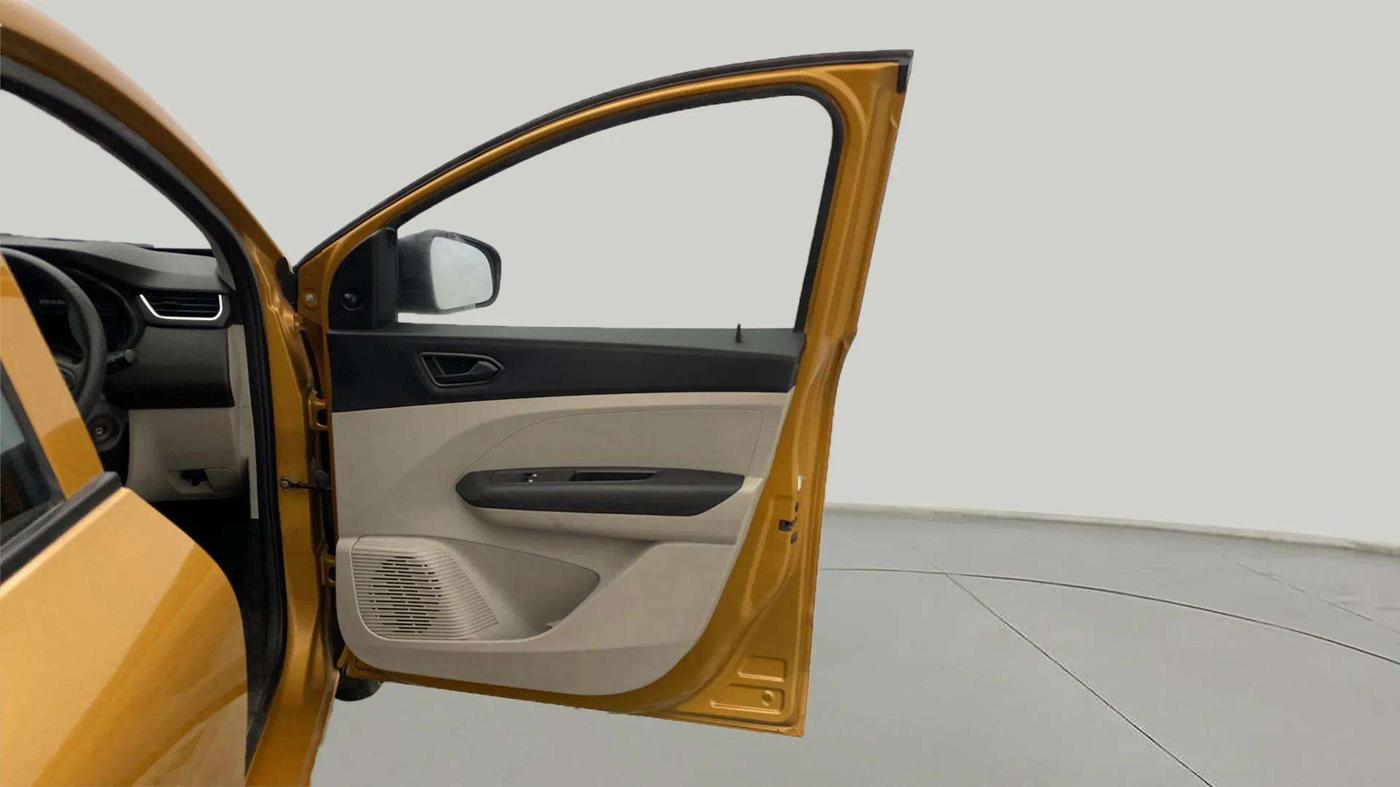 2022 Renault TRIBER RXL MT, Petrol, Manual, 12,630 km, RHS Front Door