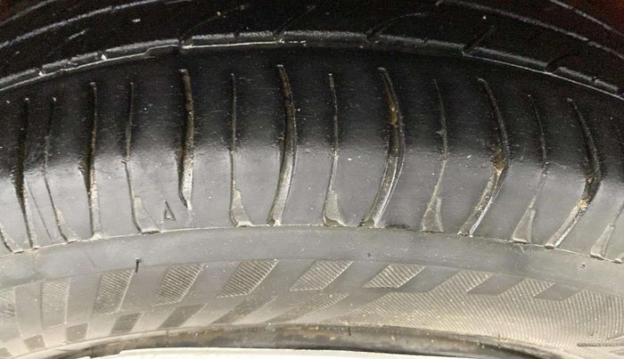 2015 Maruti Celerio VXI AMT, Petrol, Automatic, 35,948 km, Left Front Tyre Tread