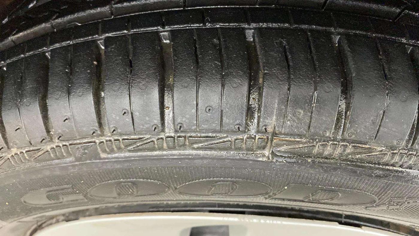 2015 Maruti Celerio VXI AMT, Petrol, Automatic, 36,349 km, Right Front Tyre Tread