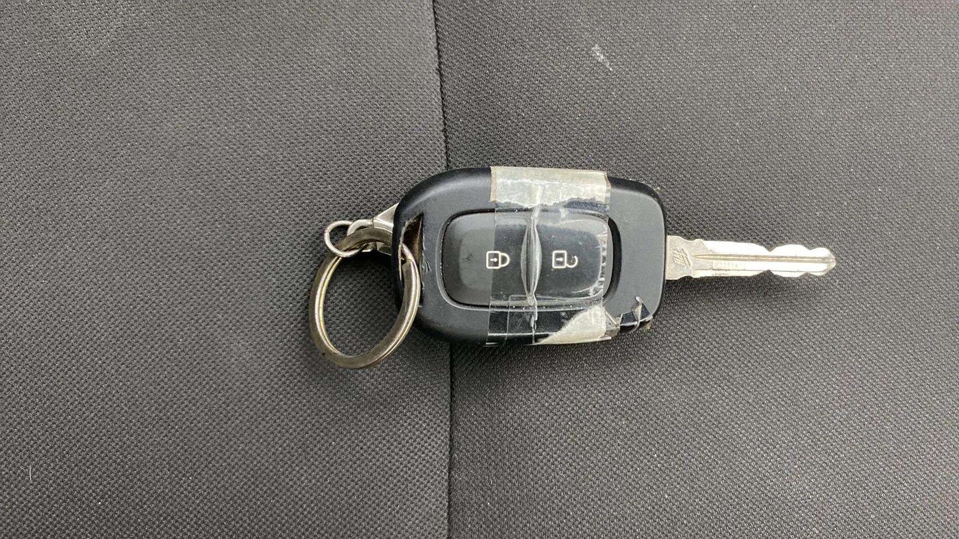 2022 Renault TRIBER RXL MT, Petrol, Manual, 12,889 km, Key Close Up