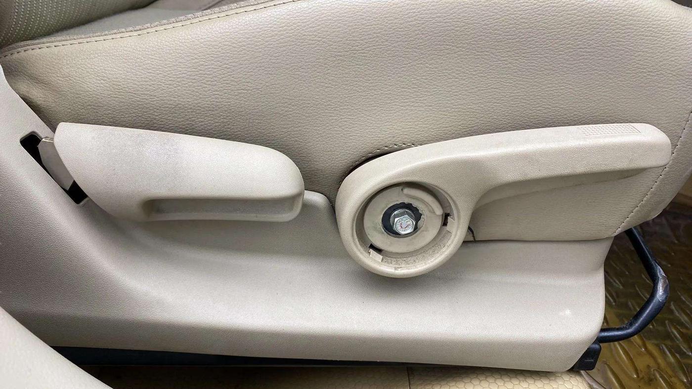 2016 Maruti Ciaz ZXI, Petrol, Manual, 51,951 km, Driver Side Adjustment Panel