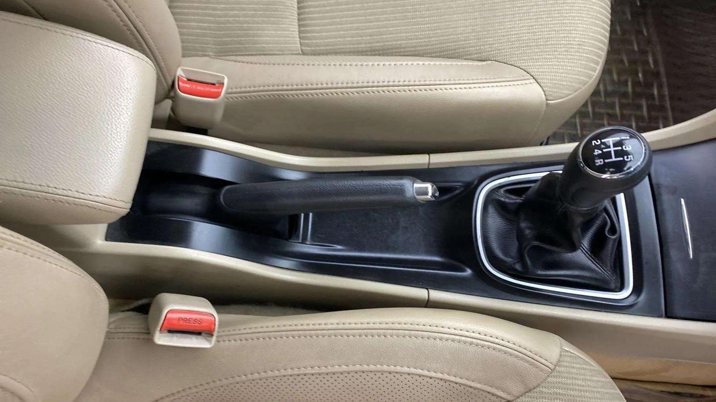 2016 Maruti Ciaz ZXI, Petrol, Manual, 51,951 km, Gear Lever
