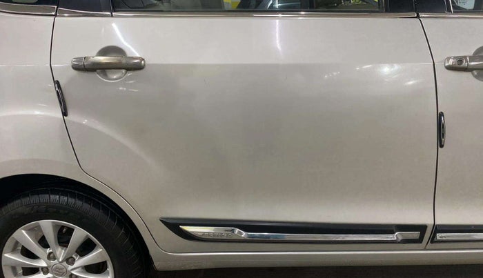 2015 Maruti Ertiga ZXI, Petrol, Manual, 23,560 km, Right rear door - Minor scratches