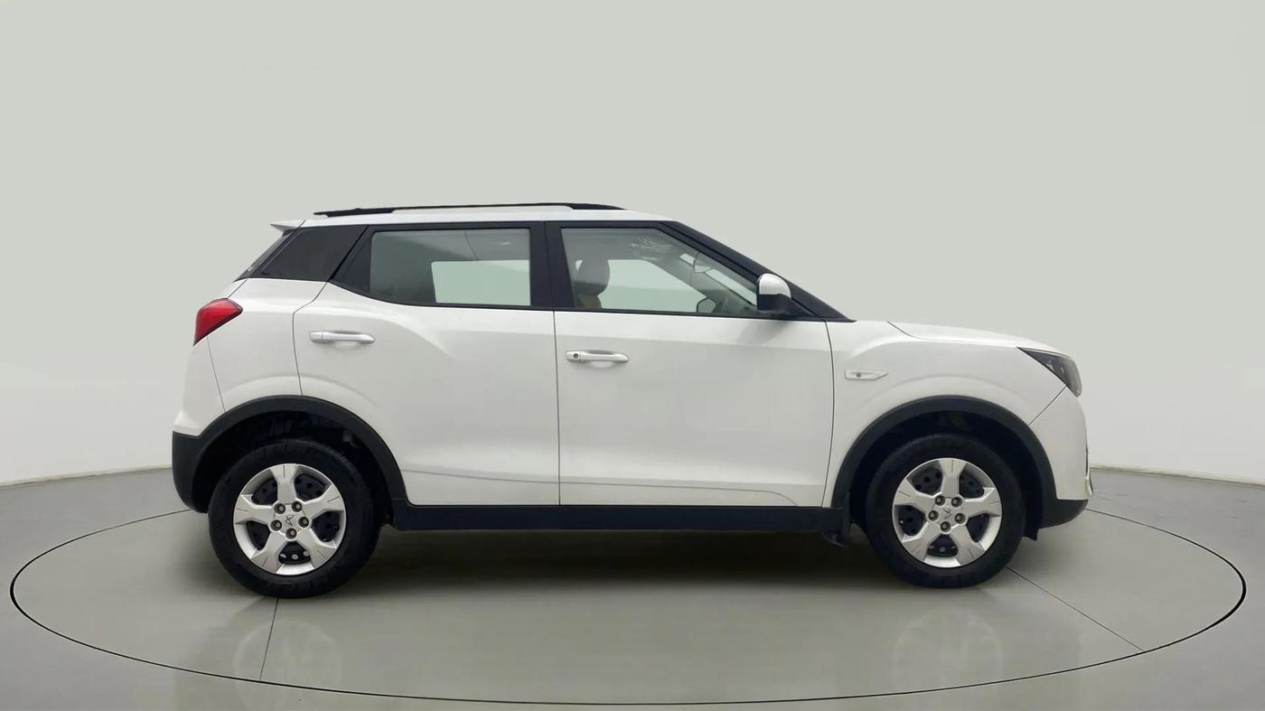 2024 Mahindra XUV300 W6 1.5 DIESEL AMT, Diesel, Automatic, 15,621 km, Right Side View
