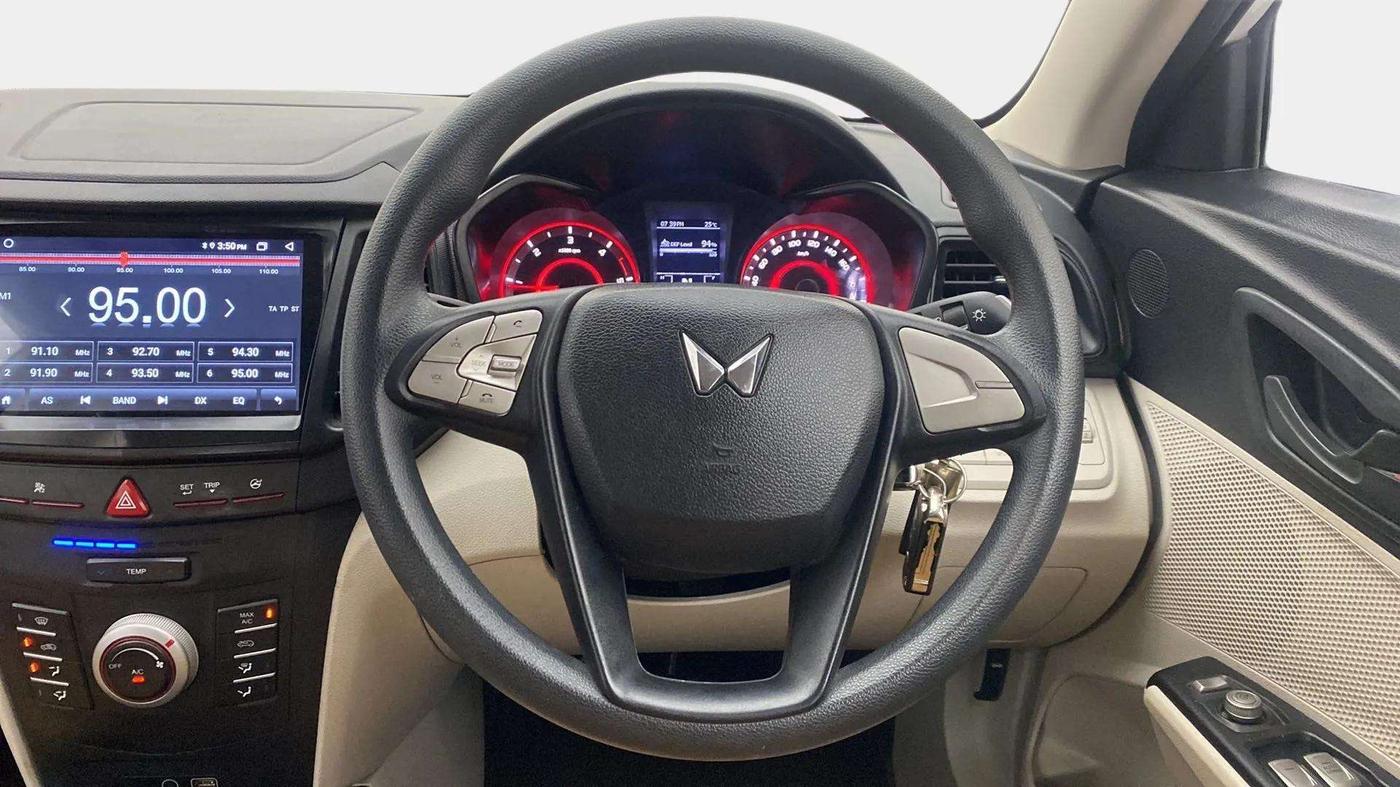 2024 Mahindra XUV300 W6 1.5 DIESEL AMT, Diesel, Automatic, 15,621 km, Steering Wheel Close Up