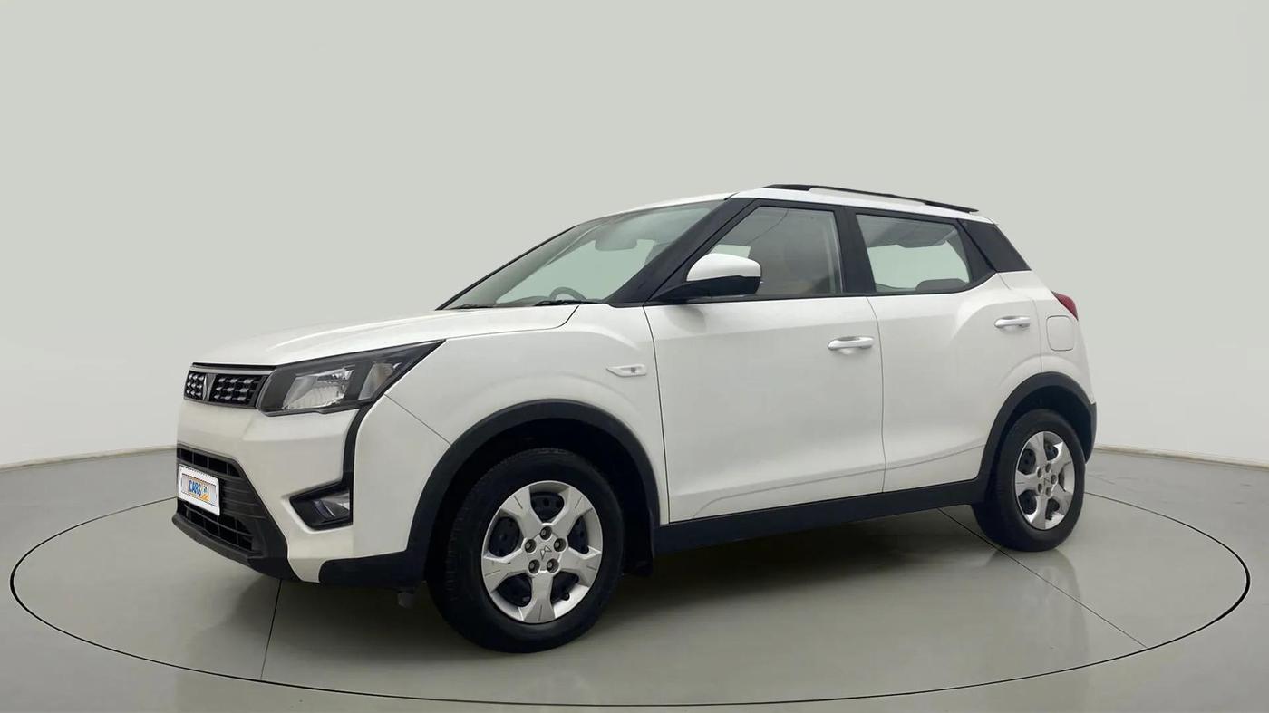 2024 Mahindra XUV300 W6 1.5 DIESEL AMT, Diesel, Automatic, 15,621 km, Left Front Diagonal