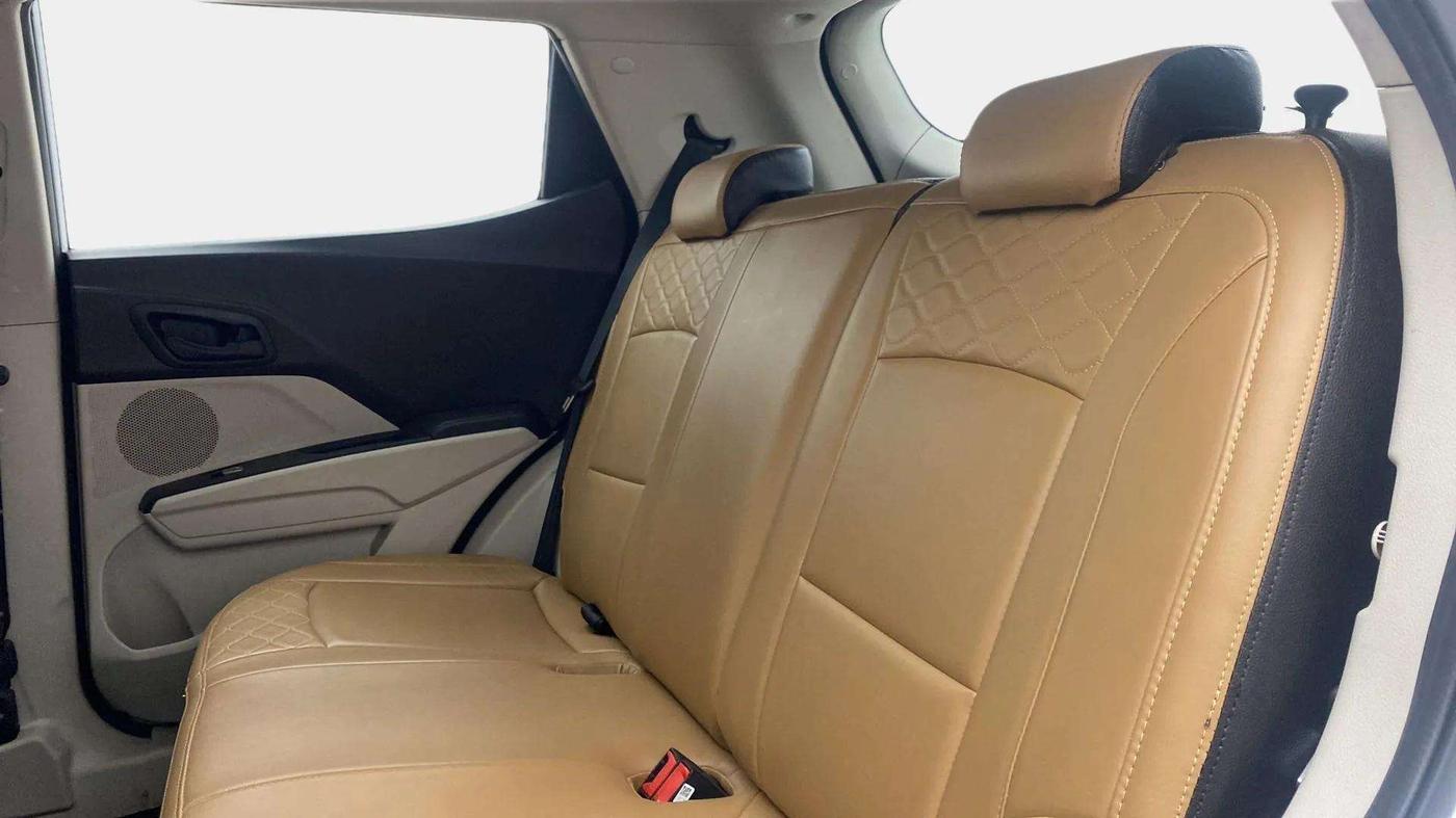 2024 Mahindra XUV300 W6 1.5 DIESEL AMT, Diesel, Automatic, 15,621 km, Right Side Rear Door Cabin