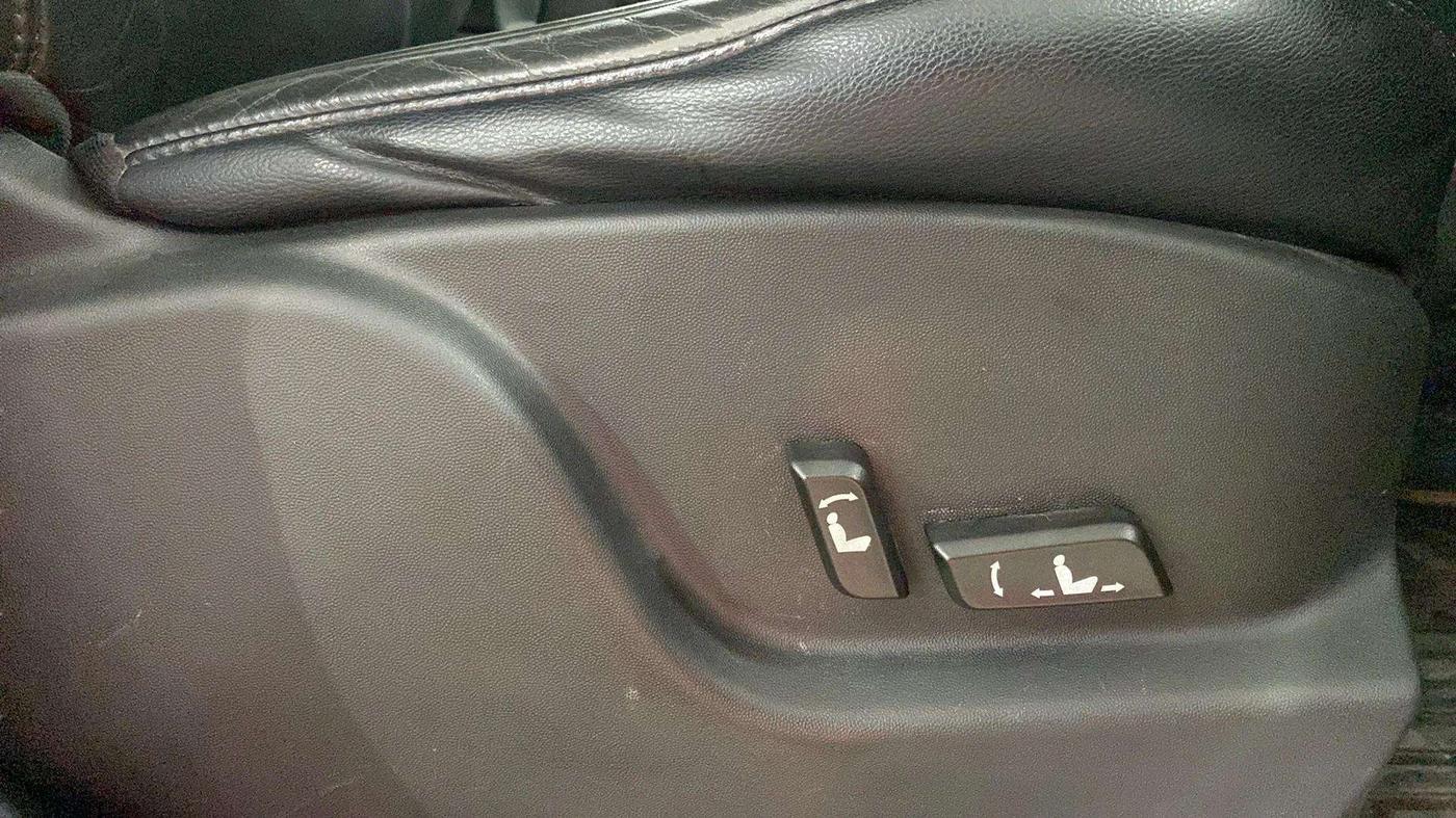 2018 Mahindra XUV500 W10 AT, Diesel, Automatic, 73,093 km, Driver Side Adjustment Panel