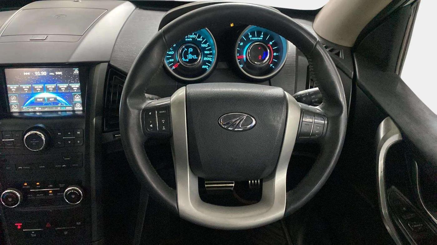 2018 Mahindra XUV500 W10 AT, Diesel, Automatic, 73,093 km, Steering Wheel Close Up