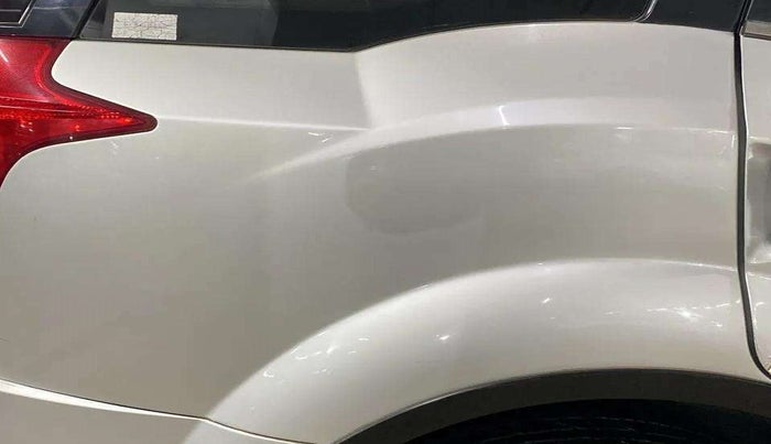 2018 Mahindra XUV500 W10 AT, Diesel, Automatic, 73,021 km, Right quarter panel - Cladding has minor damage