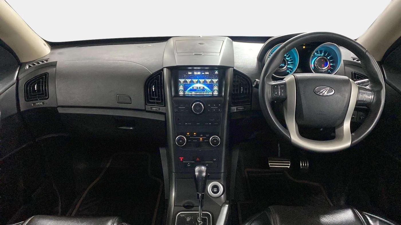 2018 Mahindra XUV500 W10 AT, Diesel, Automatic, 73,093 km, Dashboard