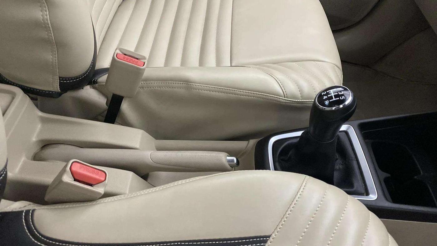 2017 Maruti Dzire VXI, Petrol, Manual, 13,305 km, Gear Lever