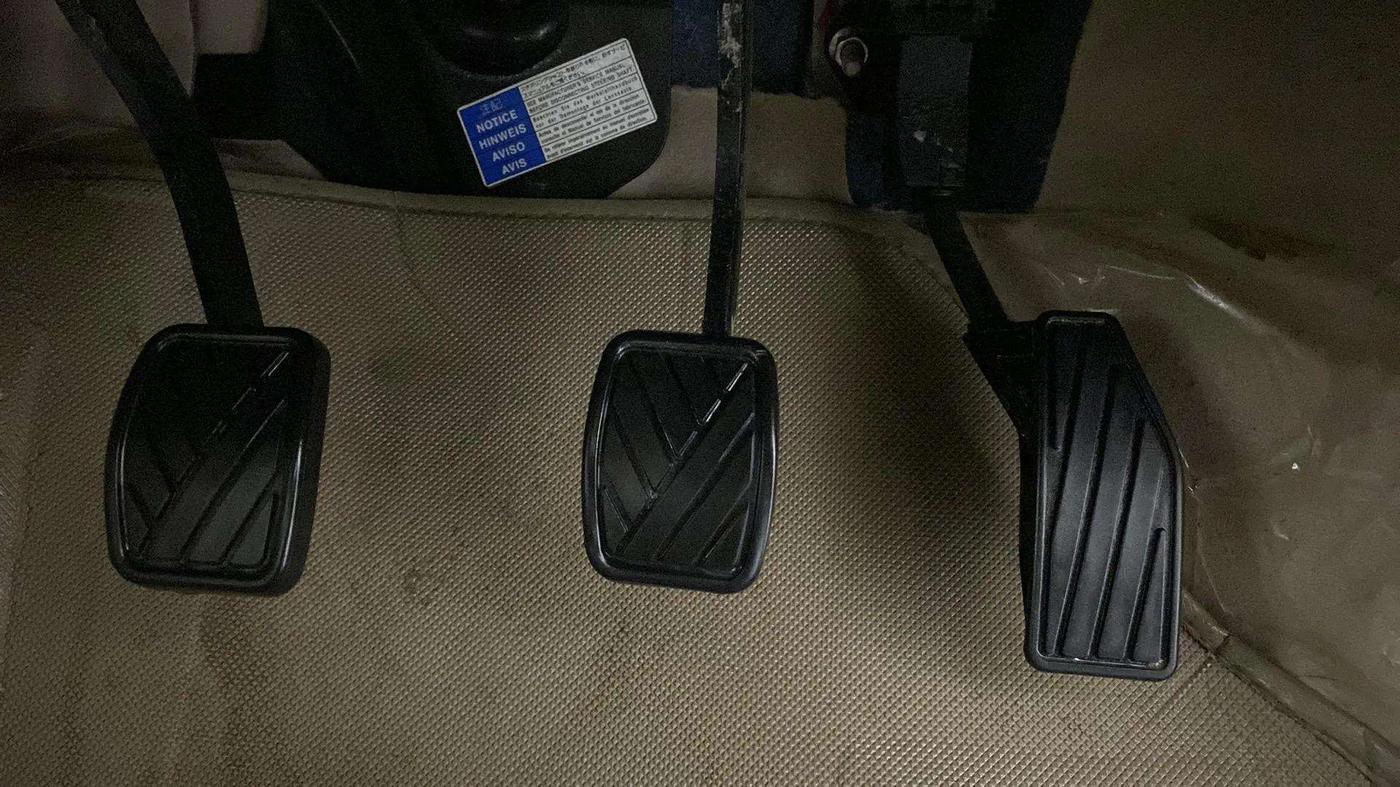 2017 Maruti Dzire VXI, Petrol, Manual, 13,305 km, Pedals
