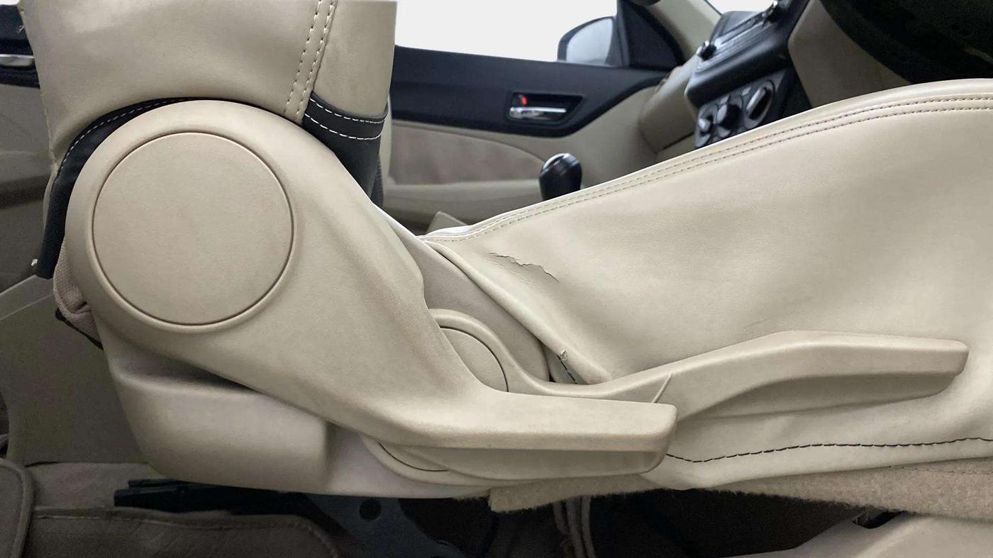 2017 Maruti Dzire VXI, Petrol, Manual, 13,305 km, Driver Side Adjustment Panel