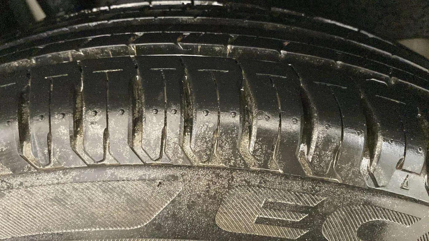 2017 Maruti Dzire VXI, Petrol, Manual, 13,305 km, Left Front Tyre Tread