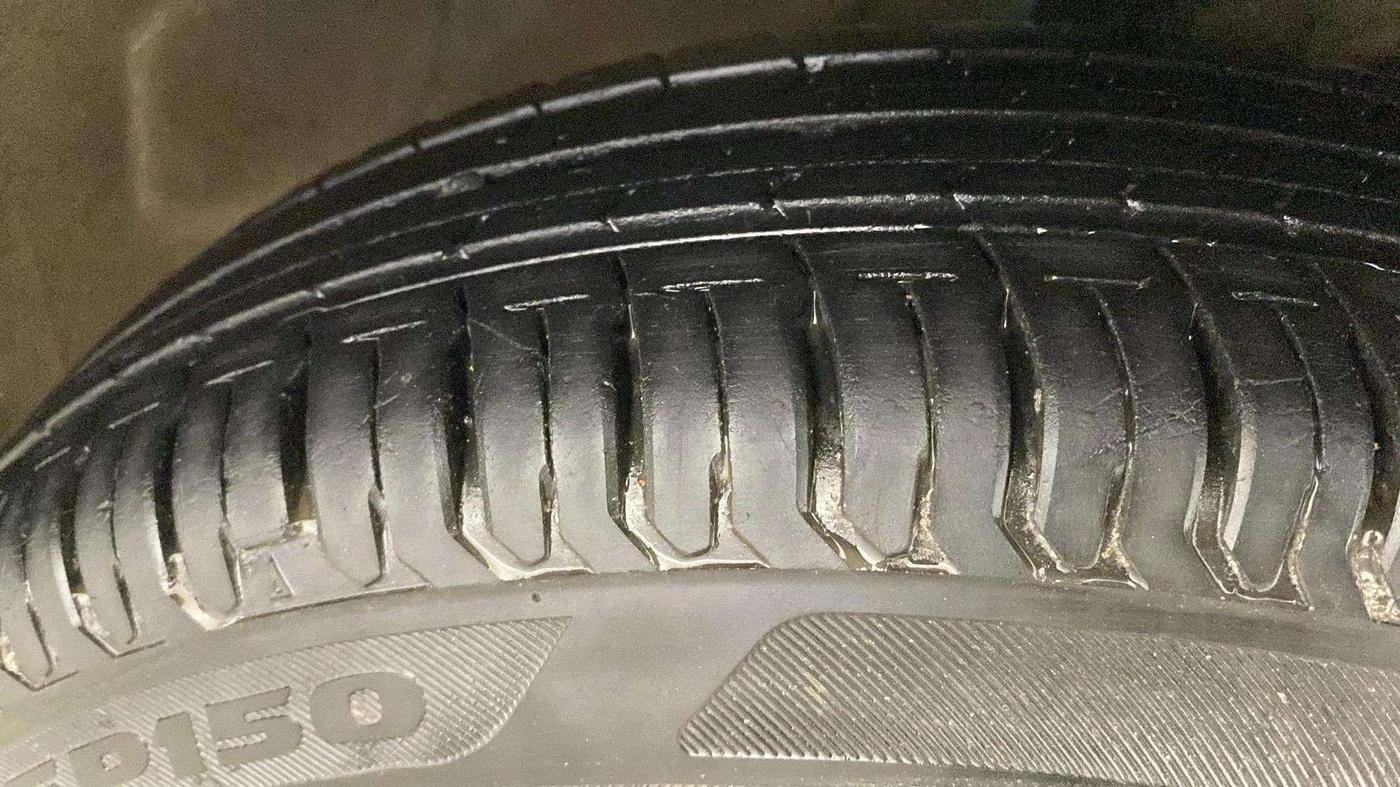 2017 Maruti Dzire VXI, Petrol, Manual, 13,305 km, Right Front Tyre Tread