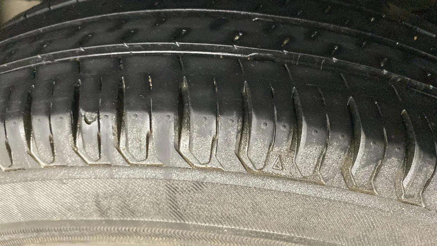 2017 Maruti Dzire VXI, Petrol, Manual, 13,305 km, Right Rear Tyre Tread
