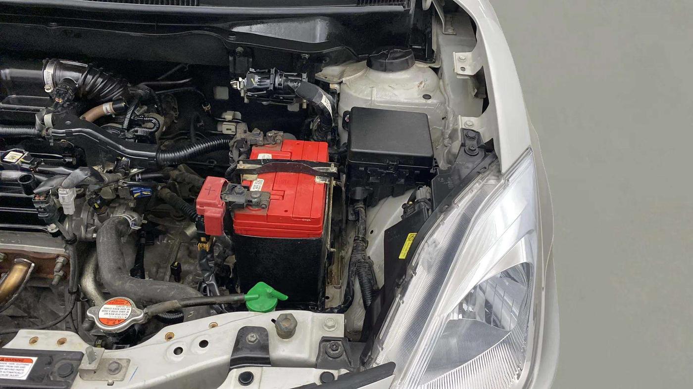 2017 Maruti Dzire VXI, Petrol, Manual, 13,305 km, Engine View - Left