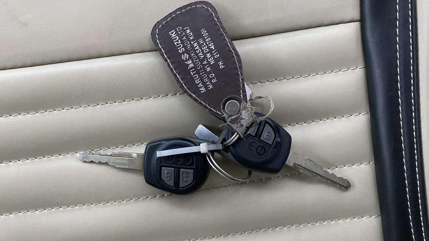 2017 Maruti Dzire VXI, Petrol, Manual, 13,305 km, Key Close Up