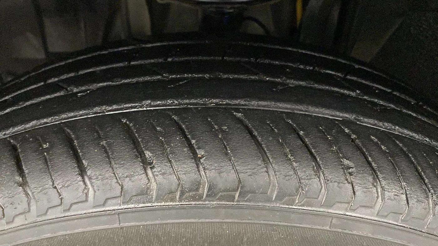 2021 Nissan MAGNITE XV MT, Petrol, Manual, 33,636 km, Left Front Tyre Tread