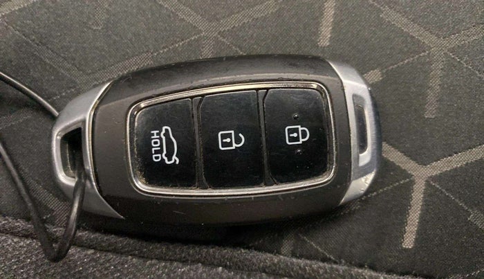 2019 Hyundai Verna 1.6 VTVT SX, Petrol, Manual, 38,781 km, Key Close Up