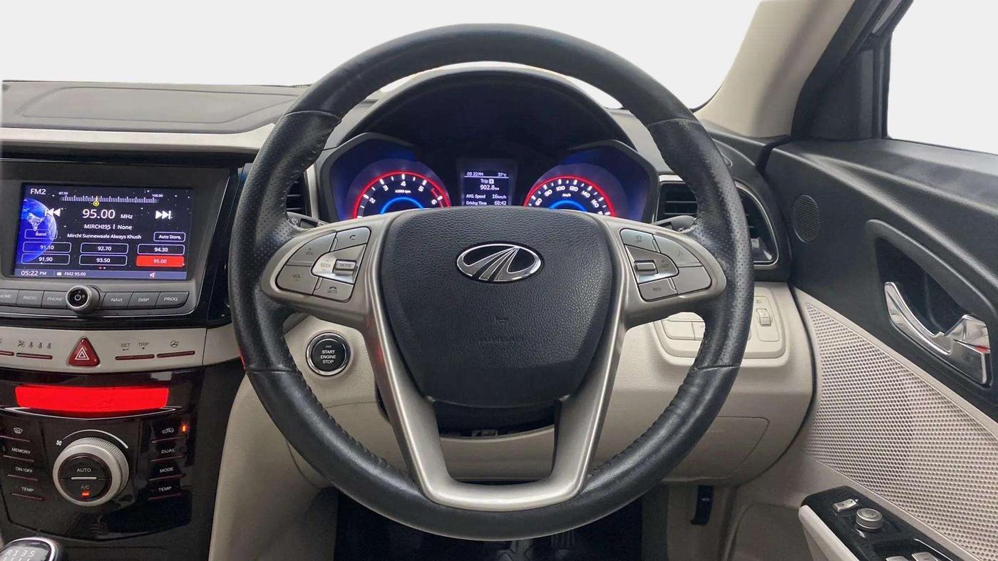 2021 Mahindra XUV300 W8 (O) 1.2 PETROL, Petrol, Manual, 40,158 km, Steering Wheel Close Up