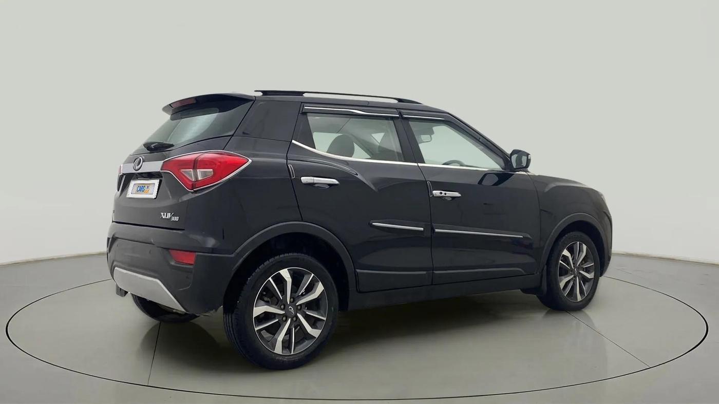 2021 Mahindra XUV300 W8 (O) 1.2 PETROL, Petrol, Manual, 40,158 km, Right Back Diagonal