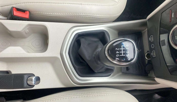 2021 Mahindra XUV300 W8 (O) 1.2 PETROL, Petrol, Manual, 39,824 km, Gear Lever