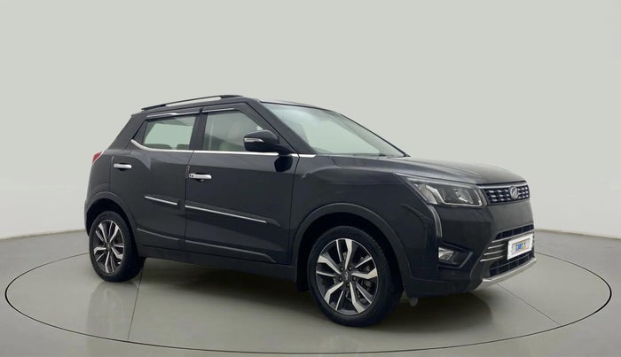 2021 Mahindra XUV300 W8 (O) 1.2 PETROL, Petrol, Manual, 39,824 km, Right Front Diagonal