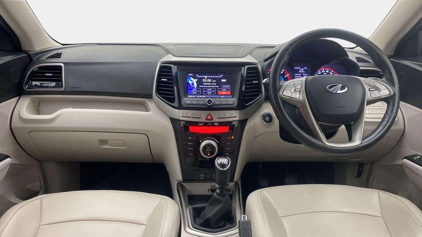2021 Mahindra XUV300 W8 (O) 1.2 PETROL, Petrol, Manual, 40,158 km, Dashboard