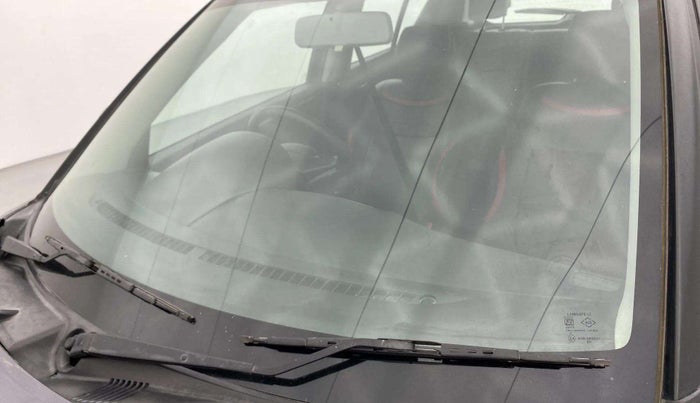 2017 Maruti Swift ZXI, Petrol, Manual, 58,233 km, Front windshield - Minor spot on windshield