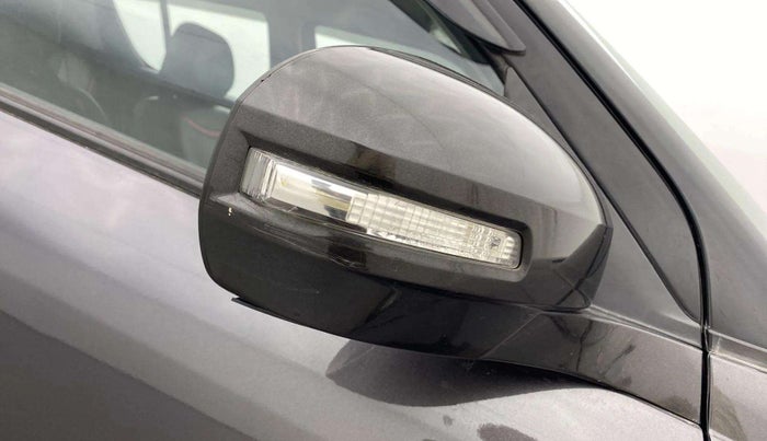 2017 Maruti Swift ZXI, Petrol, Manual, 58,233 km, Right rear-view mirror - Cover has minor damage