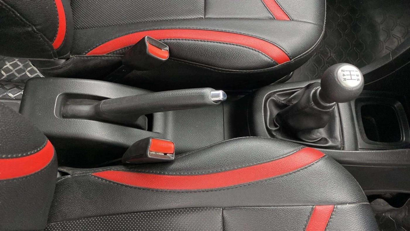 2017 Maruti Swift ZXI, Petrol, Manual, 58,327 km, Gear Lever