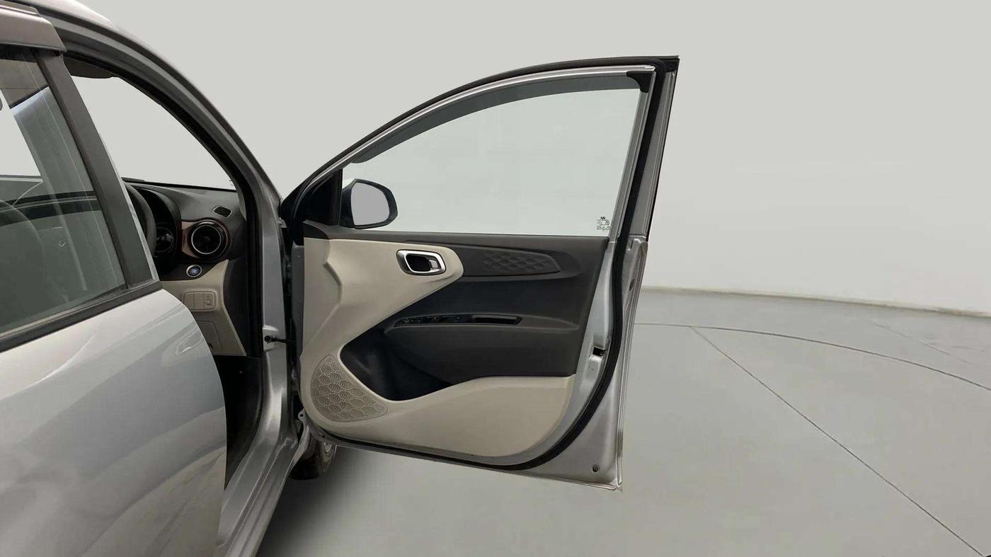 2020 Hyundai AURA SX 1.2, Petrol, Manual, 50,564 km, RHS Front Door