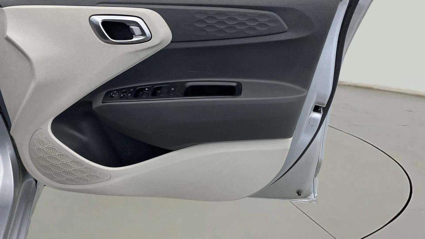 2020 Hyundai AURA SX 1.2, Petrol, Manual, 50,564 km, Driver Side Door Panels Control